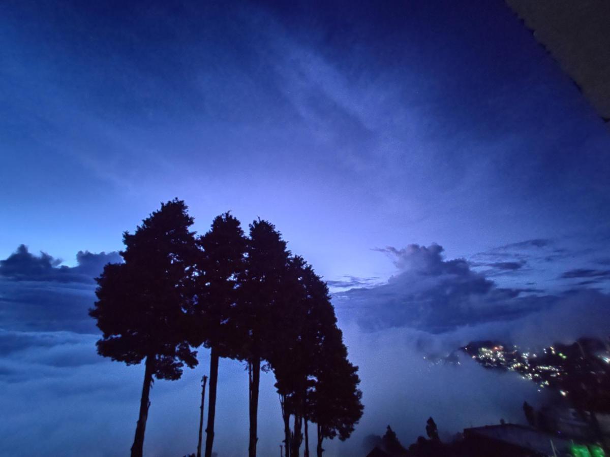 Wind Home Darjeeling- Budget Hotel Near Mall Дарджилинг Экстерьер фото